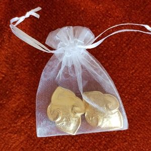 Vintage fleur-de-lis clip-on earrings in great condition / 90's / unbranded